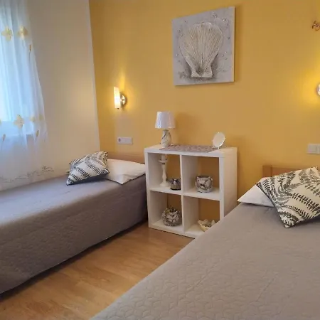 In With Sea View, Balcony, Air Conditioning Wifi 245-4 Duće